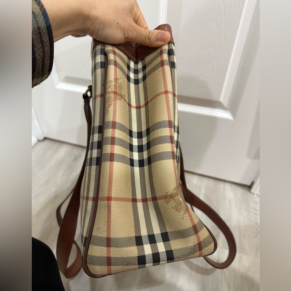 Burberry - Picture 10 of 17